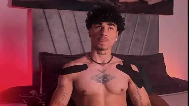 Snapshot of Thomas_Fit1 chatting on November 2025 07:03:01 PM Thomas Fit1 online show from November 2025 07:03:01 PM