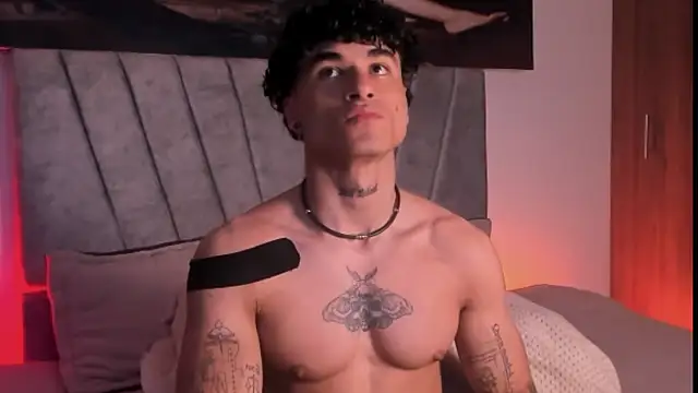 Snapshot of Thomas_Fit1 chatting on December 2025 04:00:02 AM Thomas Fit1 online show from December 2025 04:00:02 AM