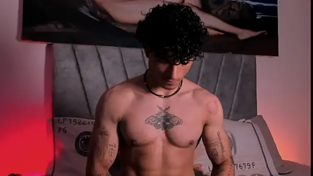 Snapshot of Thomas_Fit1 chatting on December 2025 03:33:01 AM Thomas Fit1 online show from December 2025 03:33:01 AM