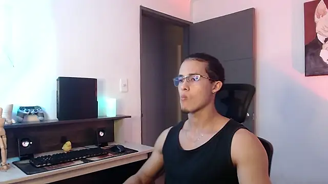 Snapshot of alejo_x3 chatting on December 2024 11:24:02 PM alejo x3 online show from December 2024 11:24:02 PM