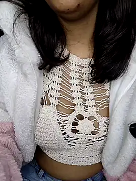 Snapshot of Leeeezzzz_roy chatting on December 2024 09:20:02 PM Leeeezzzz roy online show from December 2024 09:20:02 PM