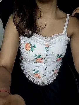 Snapshot of Leeeezzzz_roy chatting on February 2025 08:36:01 PM Leeeezzzz roy online show from February 2025 08:36:01 PM