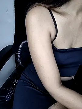 Snapshot of Leeeezzzz_roy chatting on November 2025 08:20:01 PM Leeeezzzz roy online show from November 2025 08:20:01 PM