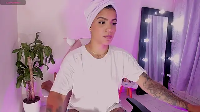 EmmaRusellx online show from April 2026 09:39:33 PM