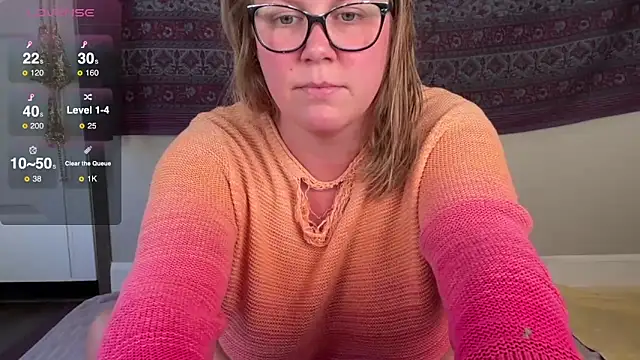 Snapshot of GlitterKitty108 chatting on October 2025 01:31:01 PM GlitterKitty108 online show from October 2025 01:31:01 PM