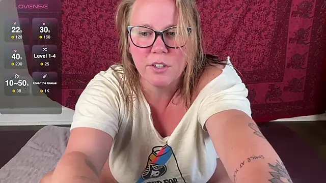 Snapshot of GlitterKitty108 chatting on October 2025 01:34:01 PM GlitterKitty108 online show from October 2025 01:34:01 PM