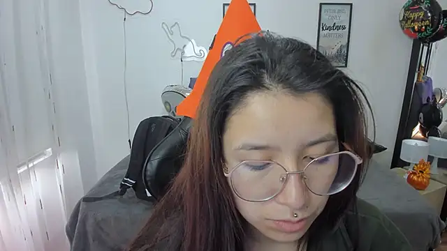 Amy joones online show from October 2025 12:42:02 PM