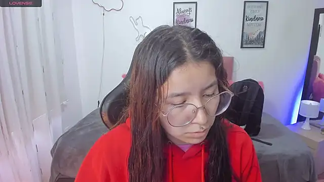 Amy joones online show from November 2025 12:38:01 PM