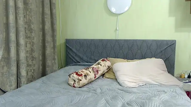 Kira Miler online show from December 2025 06:44:01 AM