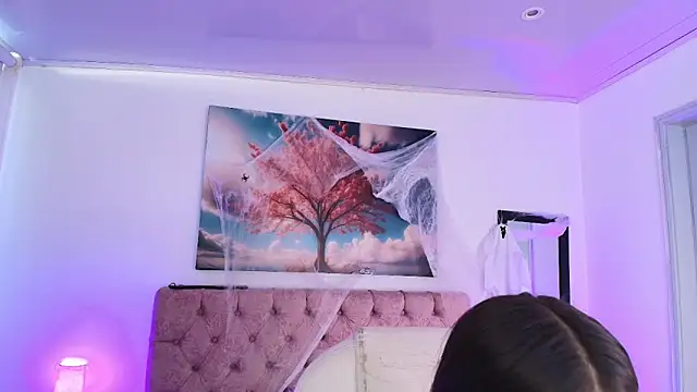 Julianaa Castro  online show from November 2025 11:45:01 AM