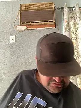 Miguel16i online show from February 2025 09:52:01 PM