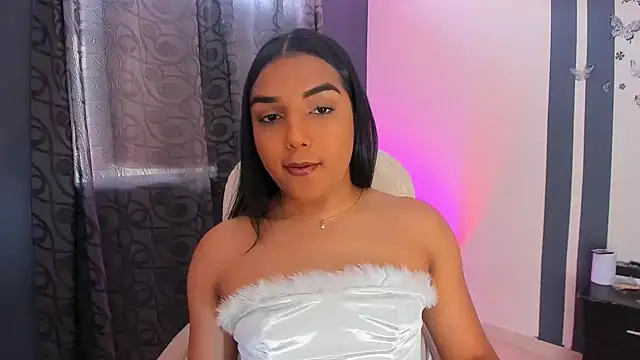 CandyLatinHott online show from December 2024 05:00:02 PM