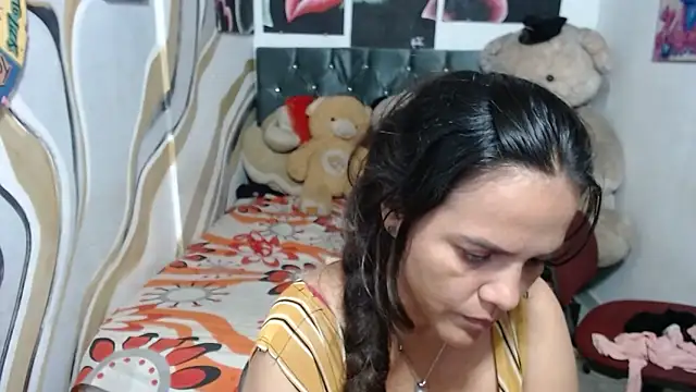 manzanahot9 online show from February 2026 07:45:01 PM