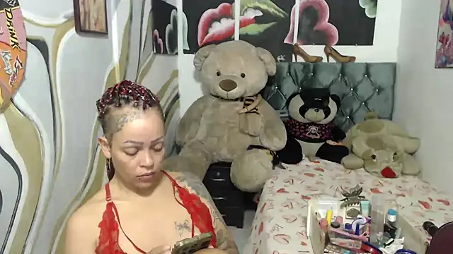manzanahot9 online show from June 2026 07:52:02 PM