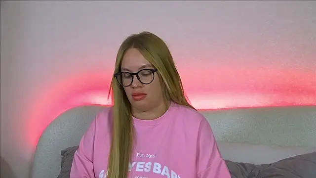 Snapshot of MariaNeumann chatting on January 2025 06:35:01 PM MariaNeumann online show from January 2025 06:35:01 PM