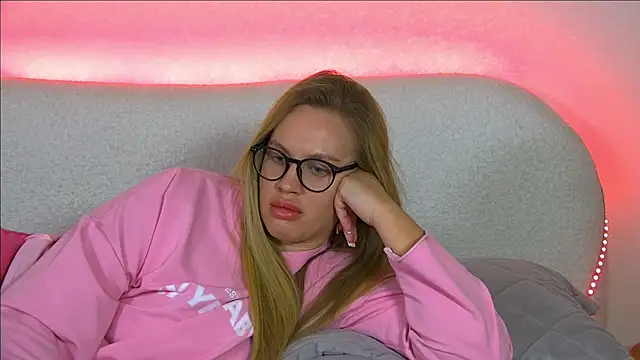 Snapshot of MariaNeumann chatting on January 2025 09:35:02 PM MariaNeumann online show from January 2025 09:35:02 PM