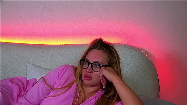 Snapshot of MariaNeumann chatting on February 2025 12:58:02 AM MariaNeumann online show from February 2025 12:58:02 AM