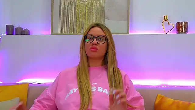 Snapshot of MariaNeumann chatting on February 2025 09:28:01 PM MariaNeumann online show from February 2025 09:28:01 PM