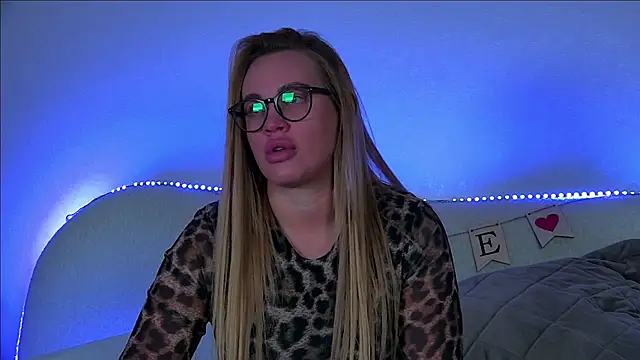 Snapshot of MariaNeumann chatting on February 2025 04:24:01 PM MariaNeumann online show from February 2025 04:24:01 PM