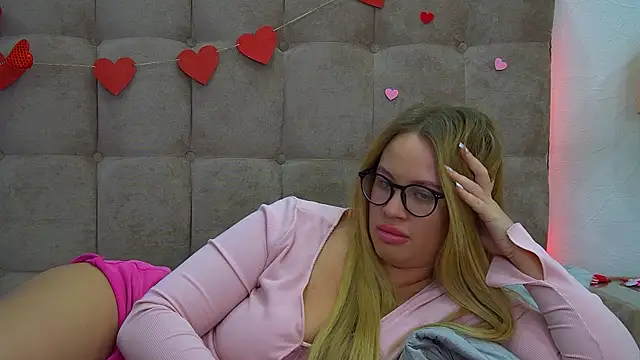 Snapshot of MariaNeumann chatting on February 2025 09:48:01 PM MariaNeumann online show from February 2025 09:48:01 PM