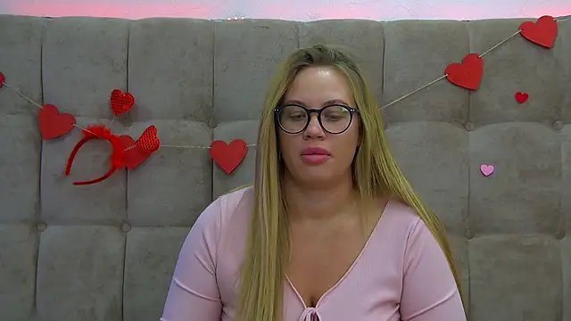 Snapshot of MariaNeumann chatting on February 2025 01:03:01 AM MariaNeumann online show from February 2025 01:03:01 AM