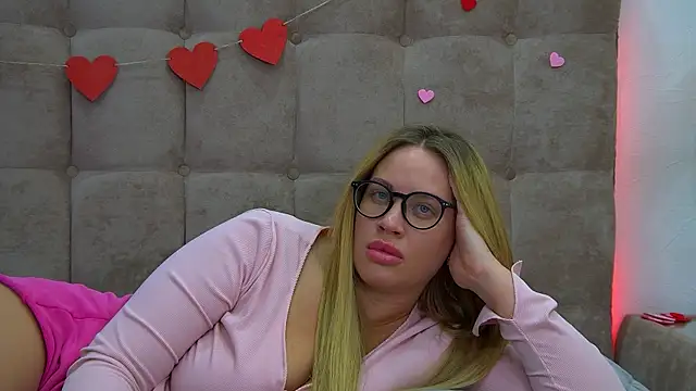 Snapshot of MariaNeumann chatting on February 2025 04:09:02 AM MariaNeumann online show from February 2025 04:09:02 AM