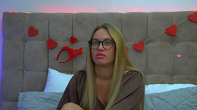 Snapshot of MariaNeumann chatting on February 2025 06:26:02 AM MariaNeumann online show from February 2025 06:26:02 AM