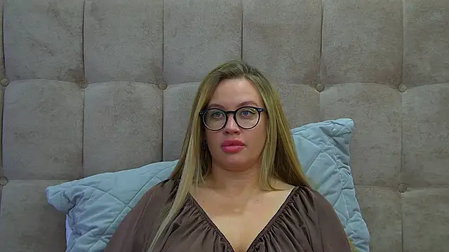 Snapshot of MariaNeumann chatting on February 2025 09:32:02 AM MariaNeumann online show from February 2025 09:32:02 AM