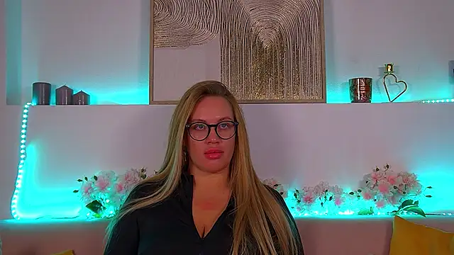 Snapshot of MariaNeumann chatting on February 2025 06:33:01 AM MariaNeumann online show from February 2025 06:33:01 AM