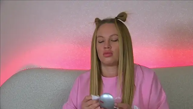 Snapshot of MariaNeumann chatting on February 2025 04:24:02 PM MariaNeumann online show from February 2025 04:24:02 PM