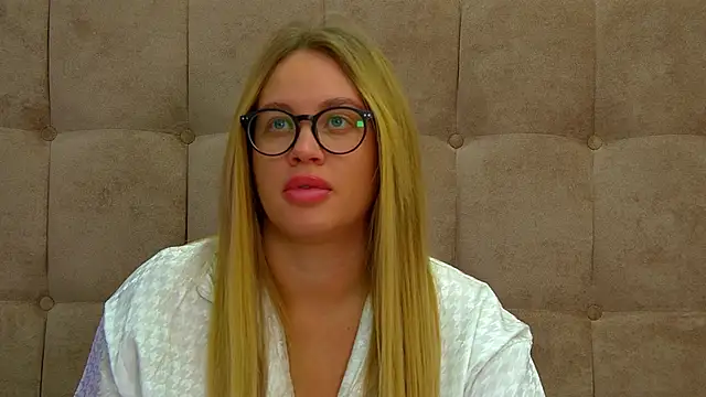 Snapshot of MariaNeumann chatting on March 2025 04:28:02 PM MariaNeumann online show from March 2025 04:28:02 PM