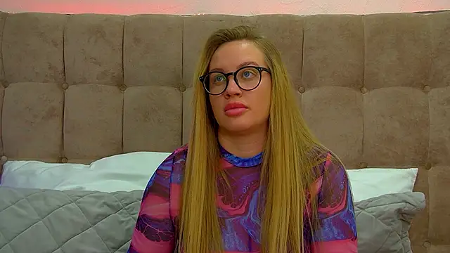 Snapshot of MariaNeumann chatting on March 2025 07:08:02 AM MariaNeumann online show from March 2025 07:08:02 AM