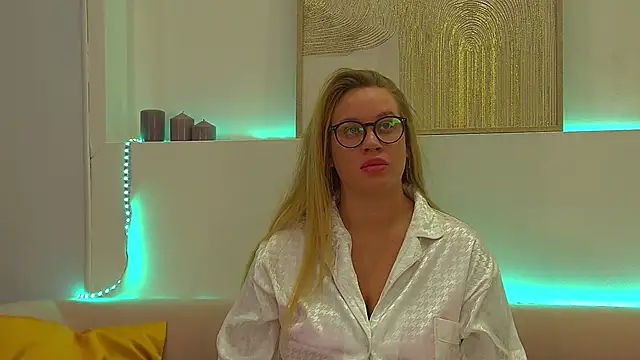 Snapshot of MariaNeumann chatting on March 2025 06:32:01 PM MariaNeumann online show from March 2025 06:32:01 PM