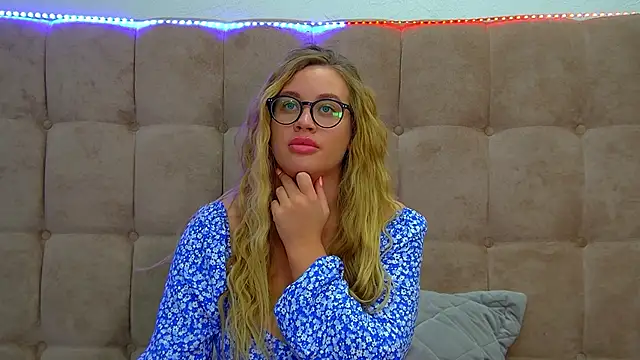 Snapshot of MariaNeumann chatting on March 2025 03:39:01 PM MariaNeumann online show from March 2025 03:39:01 PM