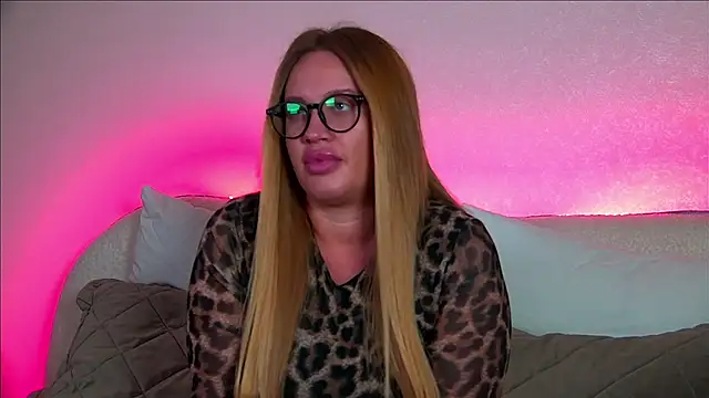 Snapshot of MariaNeumann chatting on March 2025 06:24:02 AM MariaNeumann online show from March 2025 06:24:02 AM