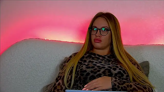 Snapshot of MariaNeumann chatting on March 2025 09:28:01 AM MariaNeumann online show from March 2025 09:28:01 AM