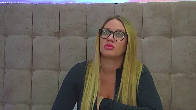 Snapshot of MariaNeumann chatting on March 2025 09:37:02 AM MariaNeumann online show from March 2025 09:37:02 AM