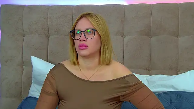 Snapshot of MariaNeumann chatting on September 2025 06:46:02 PM MariaNeumann online show from September 2025 06:46:02 PM