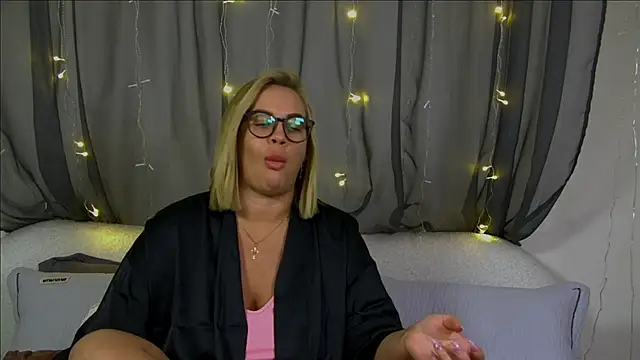 Snapshot of MariaNeumann chatting on November 2025 06:39:01 PM MariaNeumann online show from November 2025 06:39:01 PM