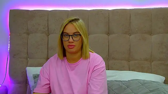 Snapshot of MariaNeumann chatting on November 2025 06:36:02 AM MariaNeumann online show from November 2025 06:36:02 AM