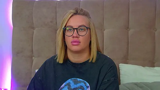 Snapshot of MariaNeumann chatting on November 2025 06:24:01 AM MariaNeumann online show from November 2025 06:24:01 AM