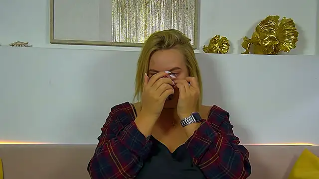 Snapshot of MariaNeumann chatting on November 2025 06:39:01 PM MariaNeumann online show from November 2025 06:39:01 PM