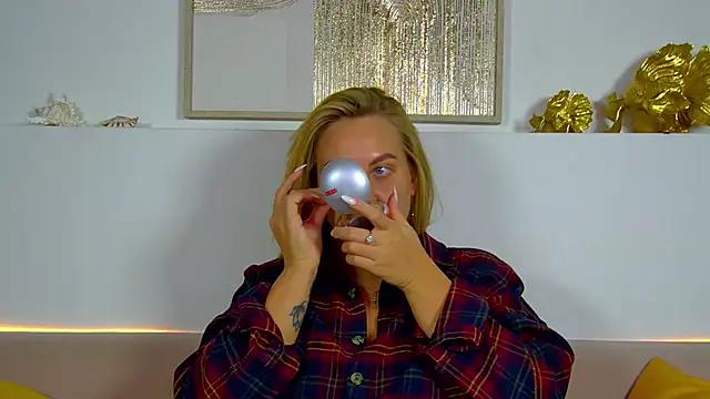 Snapshot of MariaNeumann chatting on November 2025 06:27:01 AM MariaNeumann online show from November 2025 06:27:01 AM