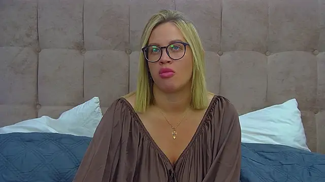 Snapshot of MariaNeumann chatting on November 2025 06:22:02 PM MariaNeumann online show from November 2025 06:22:02 PM