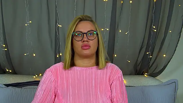 Snapshot of MariaNeumann chatting on November 2025 06:23:02 PM MariaNeumann online show from November 2025 06:23:02 PM