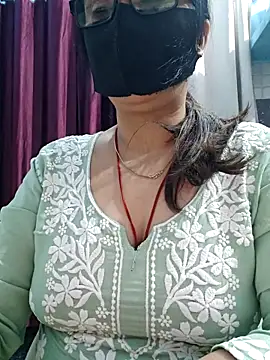 Aishwaryaa 69 online show from February 2026 10:41:01 AM