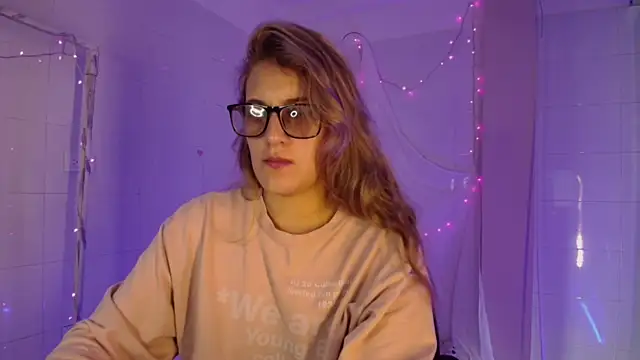 Giia paiige18 online show from December 2025 01:42:01 PM