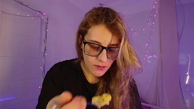 Snapshot of Giia_paiige18 chatting on February 2026 01:18:01 PM Giia paiige18 online show from February 2026 01:18:01 PM