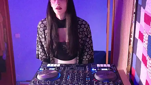 MemiKouki online show from March 2025 07:48:02 PM