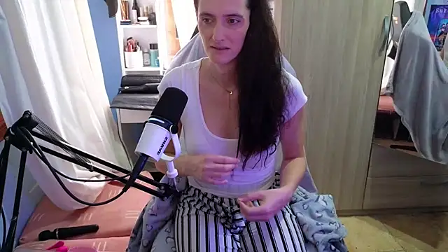 MemiKouki online show from October 2025 05:19:02 PM